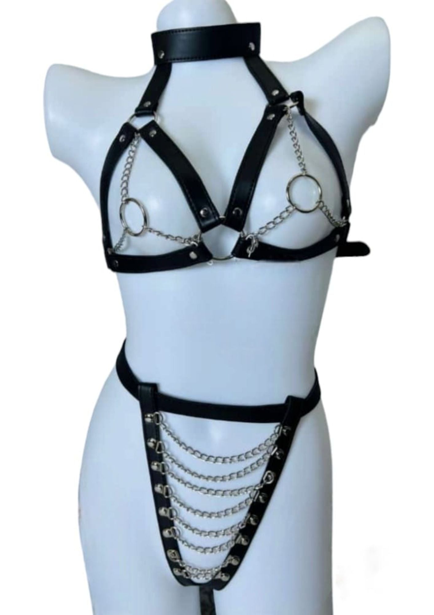 TRAJE CUERO 1