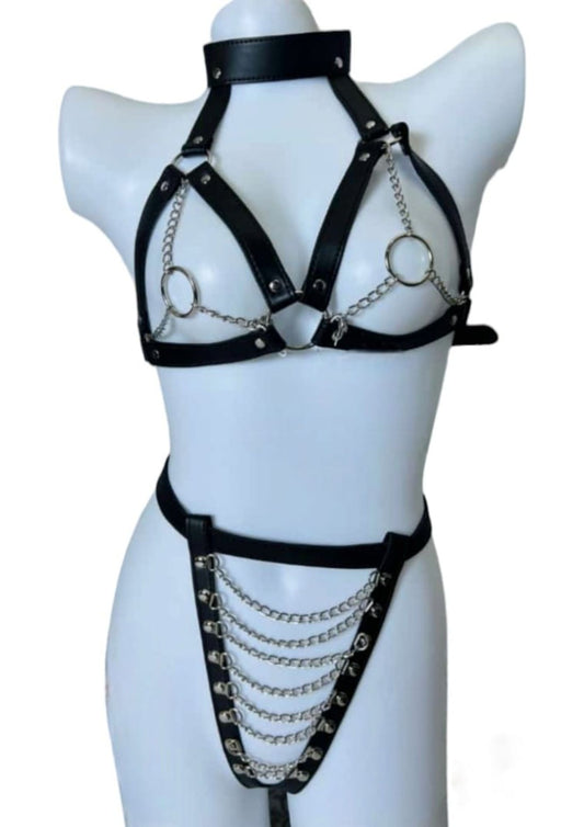 TRAJE CUERO 1