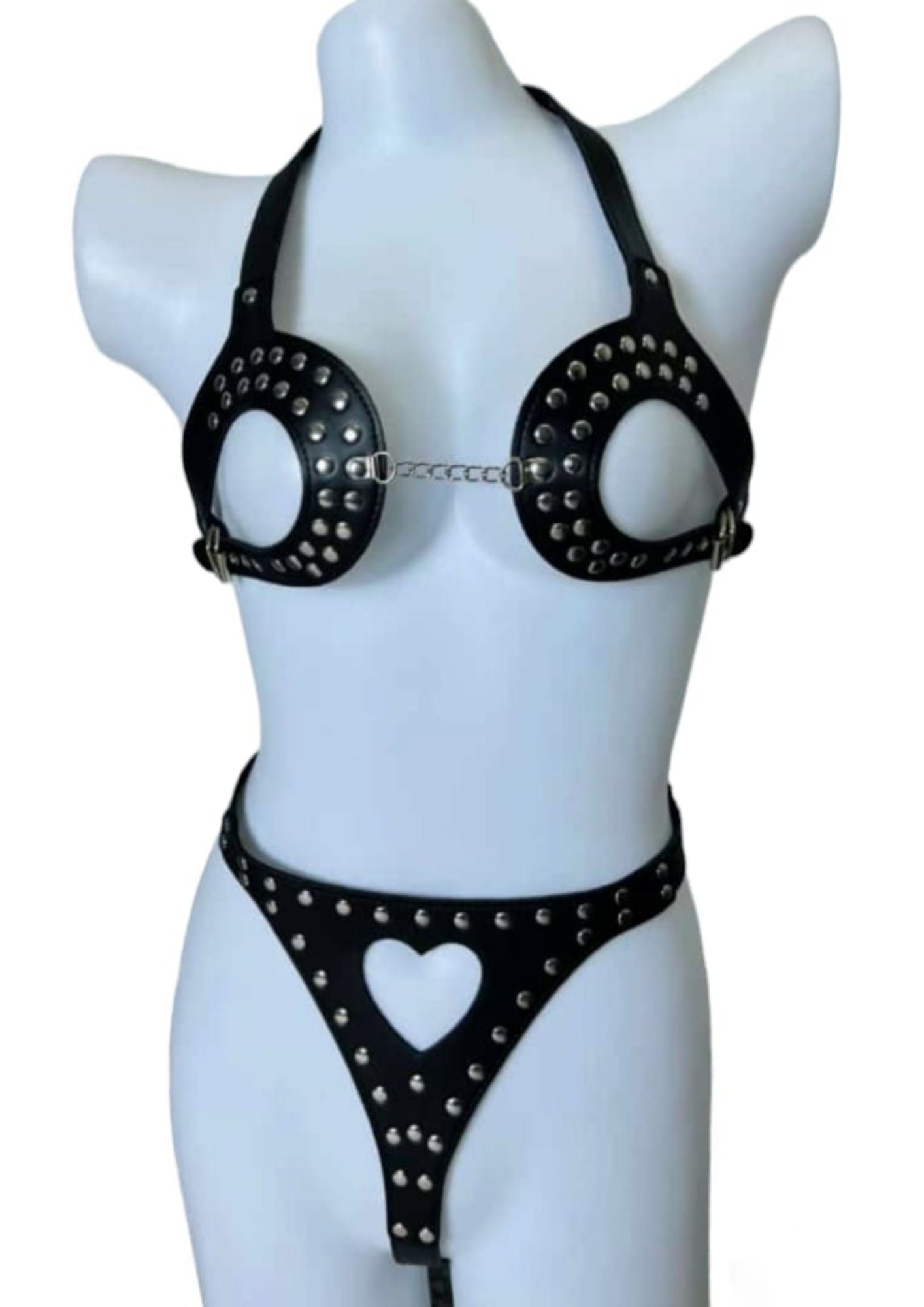 TRAJE DE CUERO 3